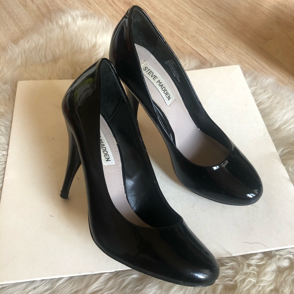Steve Madden Black Patent Unityy Pumps Round Toe